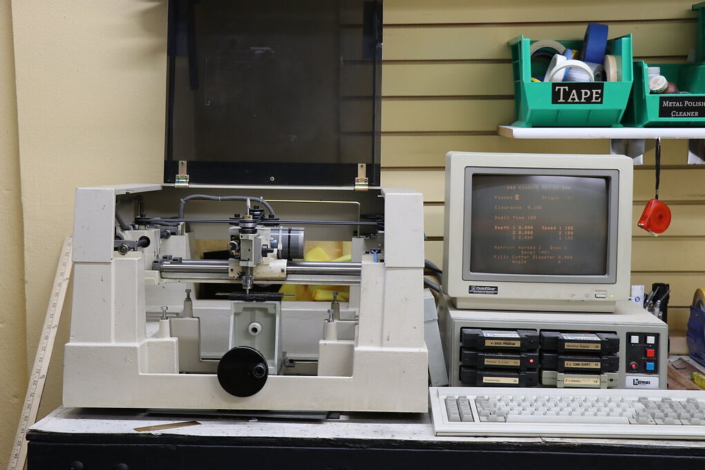 New Hermes Vanguard 3000 rotary and diamond-drag engraver